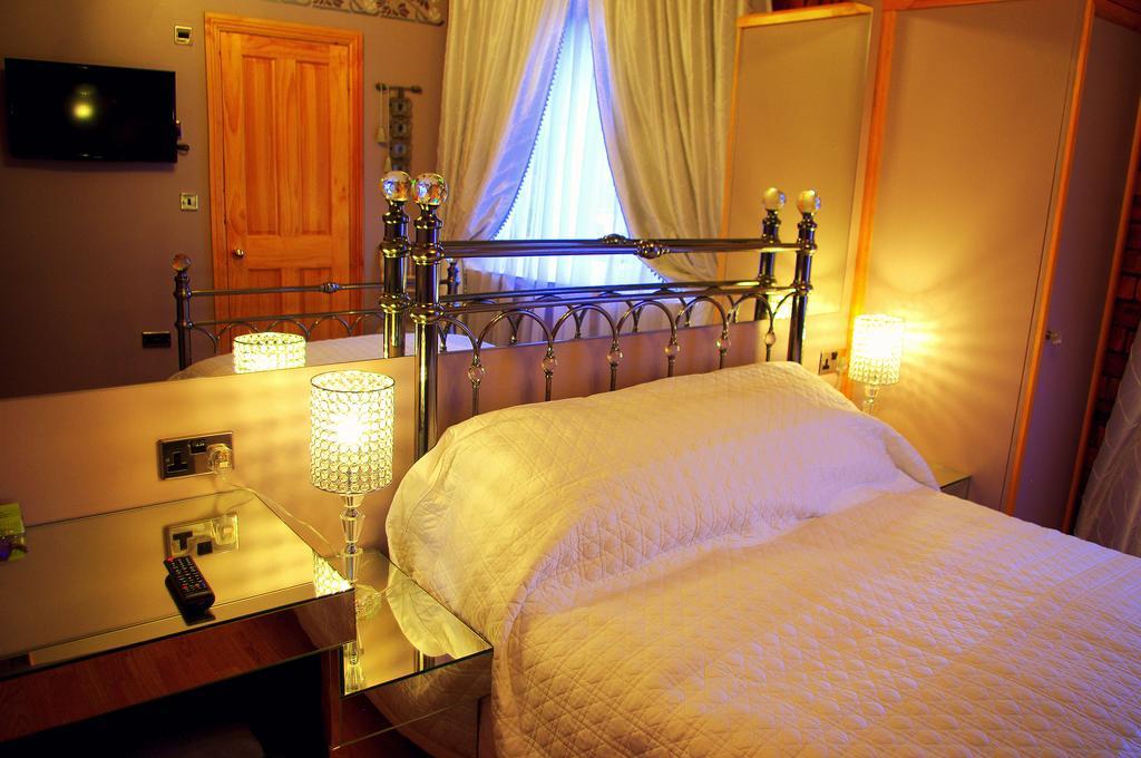 הליפקס Crown House Suites חדר תמונה